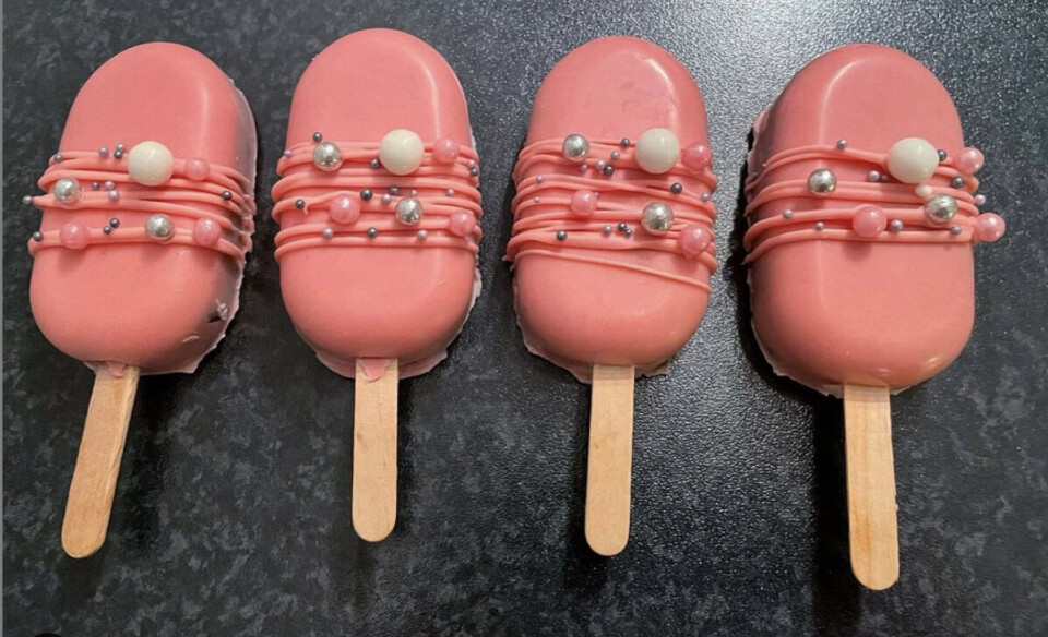 Cakesickles kommer for enhver anledning. Det gir ikke poeng å gjette at dette bildet stammer fra midten av februar. Cakesickles kommer for enhver anledning. Det gir ikke poeng å gjette at dette bildet stammer fra midten av februar.