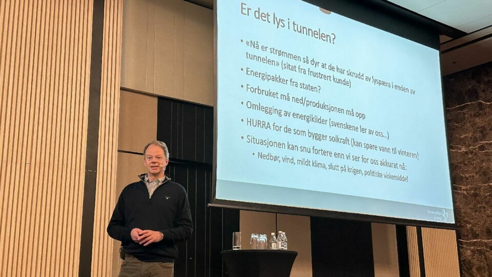 Sven Kåre Anfinset i Ustekveikja fortalte om energisituasjonen, hvordan prisene dannes og mulige framtidsscenarier.