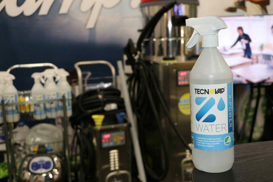Rengjør: Z-water er et effektivt alkalisk vann som gir minimal negativ innvirkning på helse, miljø og klima. Rengjør: Z-water er et effektivt alkalisk vann som gir minimal negativ innvirkning på helse, miljø og klima.