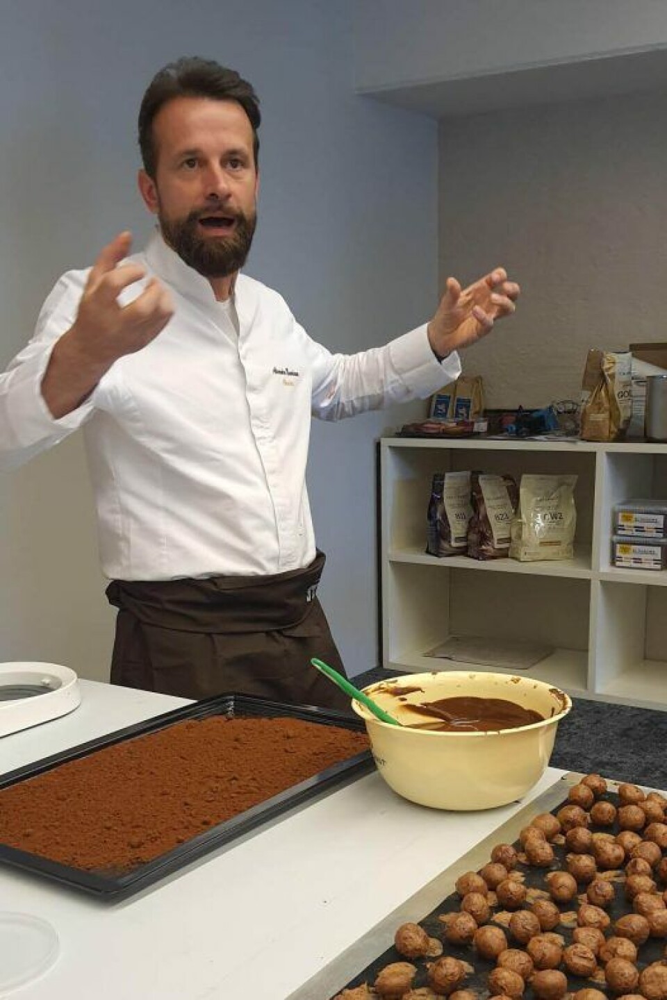 Alexandre Bourdeaux holdt inspirerende sjokoladekurs for Pals-kunder i forbindelse med lanseringen av Crema. Alexandre Bourdeaux holdt inspirerende sjokoladekurs for Pals-kunder i forbindelse med lanseringen av Crema.