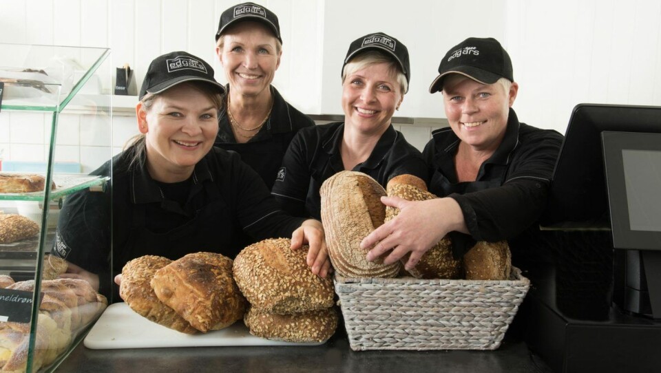 Tone, Anne, Kristin og Tove hos Edgars Bakeri bretter opp ermene og er klare for å tredoble salget i årets sommermåned.