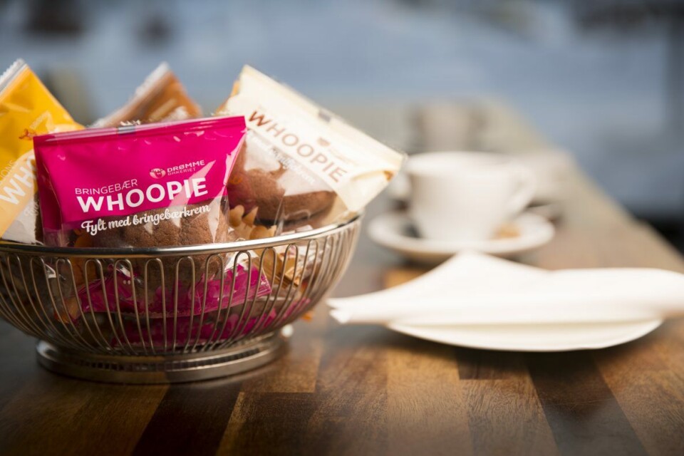 Whoopies fra Drømmebakeriet er små og runde sjokoladekaker som er delt i to med smakfullt fyll i midten.