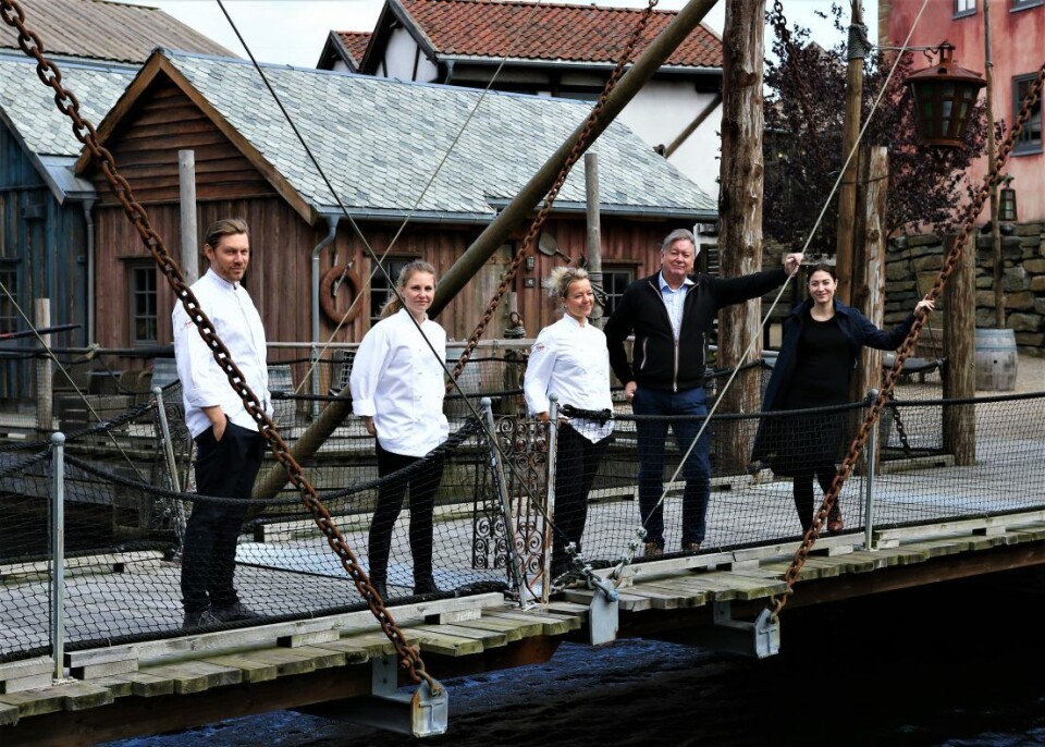 De fem fagdommerne som kåret årets tre finalister i kategorien Årets bakst i Det Norske Måltid: Sverre Sætre (Sverre Sætre Konditori), Amanda Bahl (Bergens Tidende), Britt Elisabeth Fossdal (Designkokken), Einar Risvik (Nofima) og Francesca Witsøe (Smag og Behag Bjellandstrand). Foto: Kristin Austigard/Det Norske Måltid De fem fagdommerne som kåret årets tre finalister i kategorien Årets bakst i Det Norske Måltid: Sverre Sætre (Sverre Sætre Konditori), Amanda Bahl (Bergens Tidende), Britt Elisabeth Fossdal (Designkokken), Einar Risvik (Nofima) og Francesca Witsøe (Smag og Behag Bjellandstrand). Foto: Kristin Austigard/Det Norske Måltid