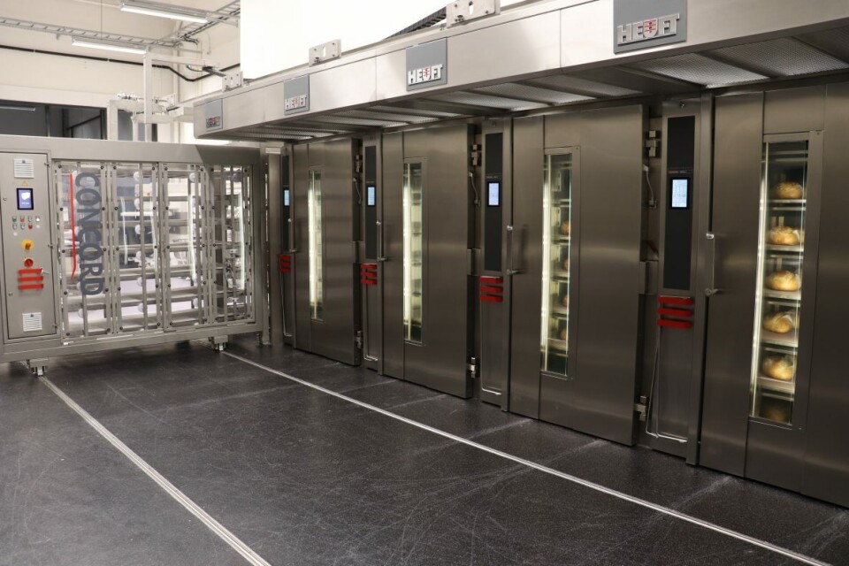 De fire thermo olje-ovnene fra Heuft er plassert rett etter heveskapene. De fire thermo olje-ovnene fra Heuft er plassert rett etter heveskapene.