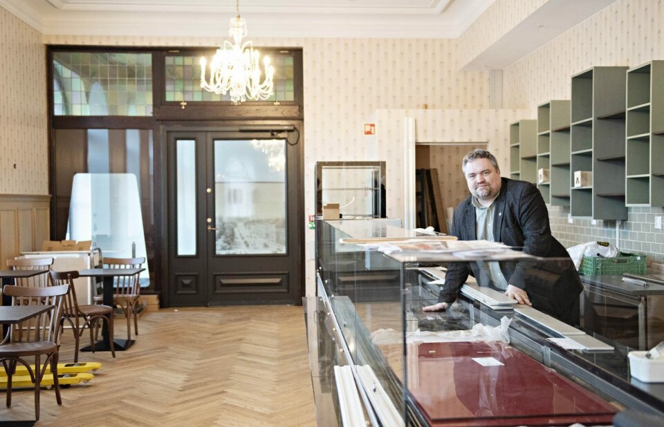 Jørn Ødegård er styreleder og deleier i Halvorsens Conditori, og er snart klar for å åpne dørene for gjestene etter nesten seks år med renovering av lokalene.