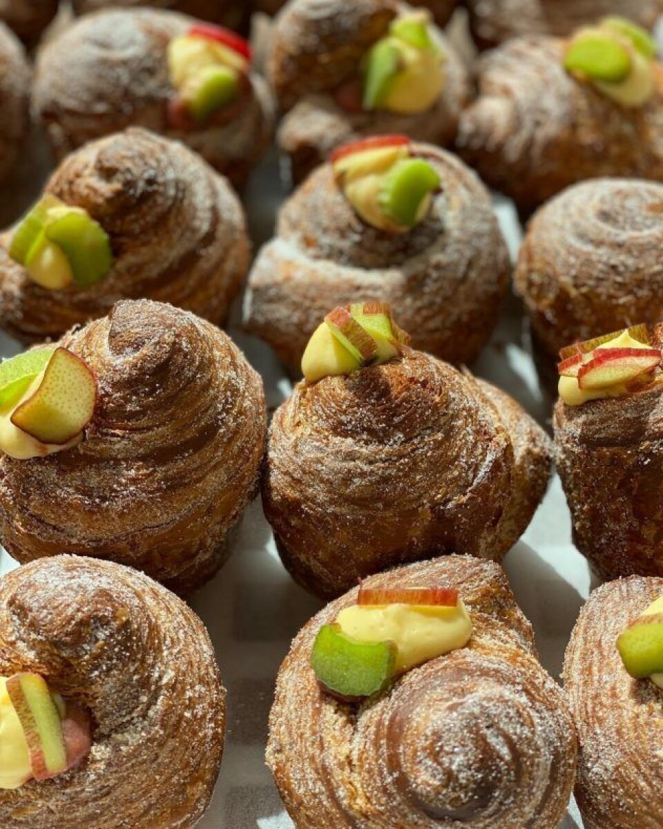 Cruffins med rabarbra og vanilje-smak. Cruffins med rabarbra og vanilje-smak.