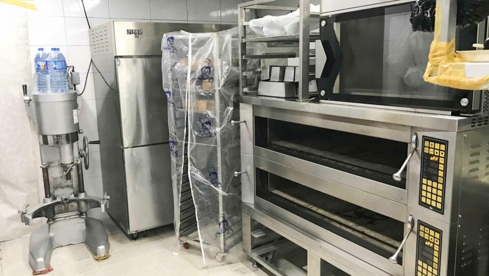 Her er «OL-bakeriet» der Amund hver dag produserer rykende ferske og sunne brød og bakervarer til den norske OL-troppen og støtteapparatet. Her er «OL-bakeriet» der Amund hver dag produserer rykende ferske og sunne brød og bakervarer til den norske OL-troppen og støtteapparatet.