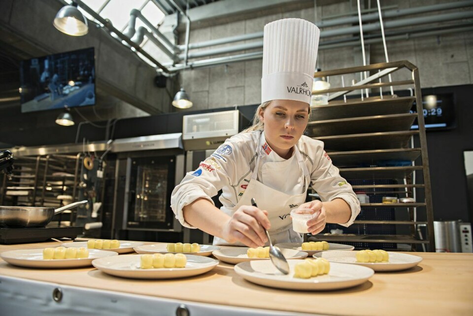 Thea Victoria Thoren Jensen ga det norske laget et løft ved å vinne gull i kategorien dessert under Nordic Pastry Cup.