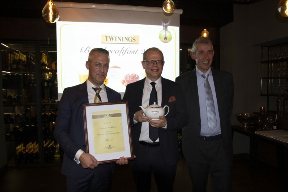 F.v: Food & Beverage Manager på Scandic Nidelven, Espen Teigseth, hotelldirektør på Scandic Nidelven, Kjetil Vassdal og Stephen Twining.