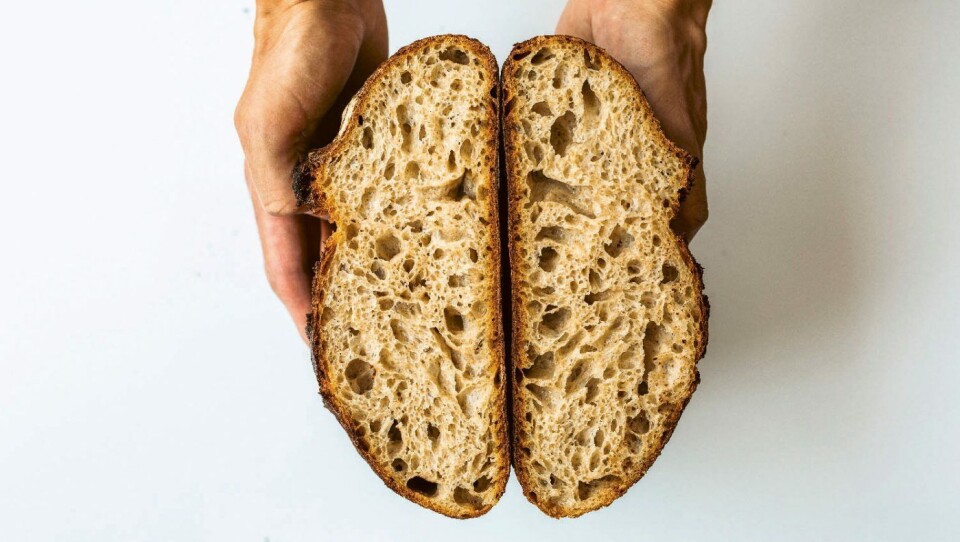 Martin Fjeld forteller at metoden hans har utviklet seg etter hvert som han har lært mer og mer om å bake med surdeig. Martin Fjeld forteller at metoden hans har utviklet seg etter hvert som han har lært mer og mer om å bake med surdeig.
