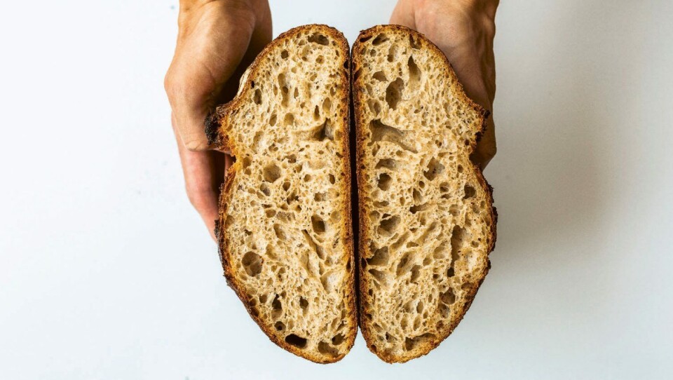 Martin Fjeld forteller at metoden hans har utviklet seg etter hvert som han har lært mer og mer om å bake med surdeig.