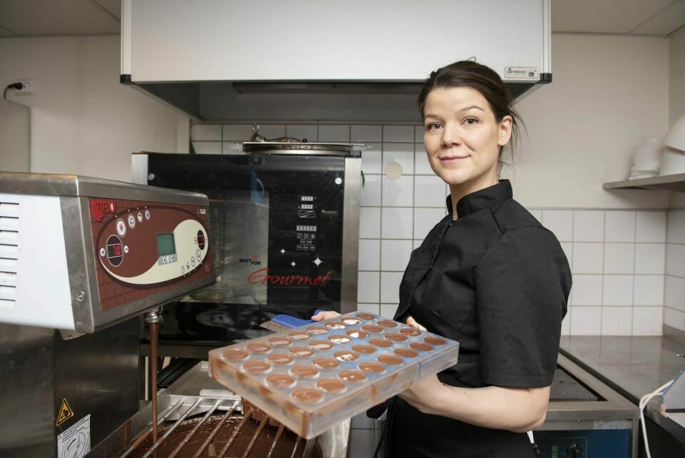 Konditor Åsta Tufto har startet konditori sammen med søsteren Solveig.