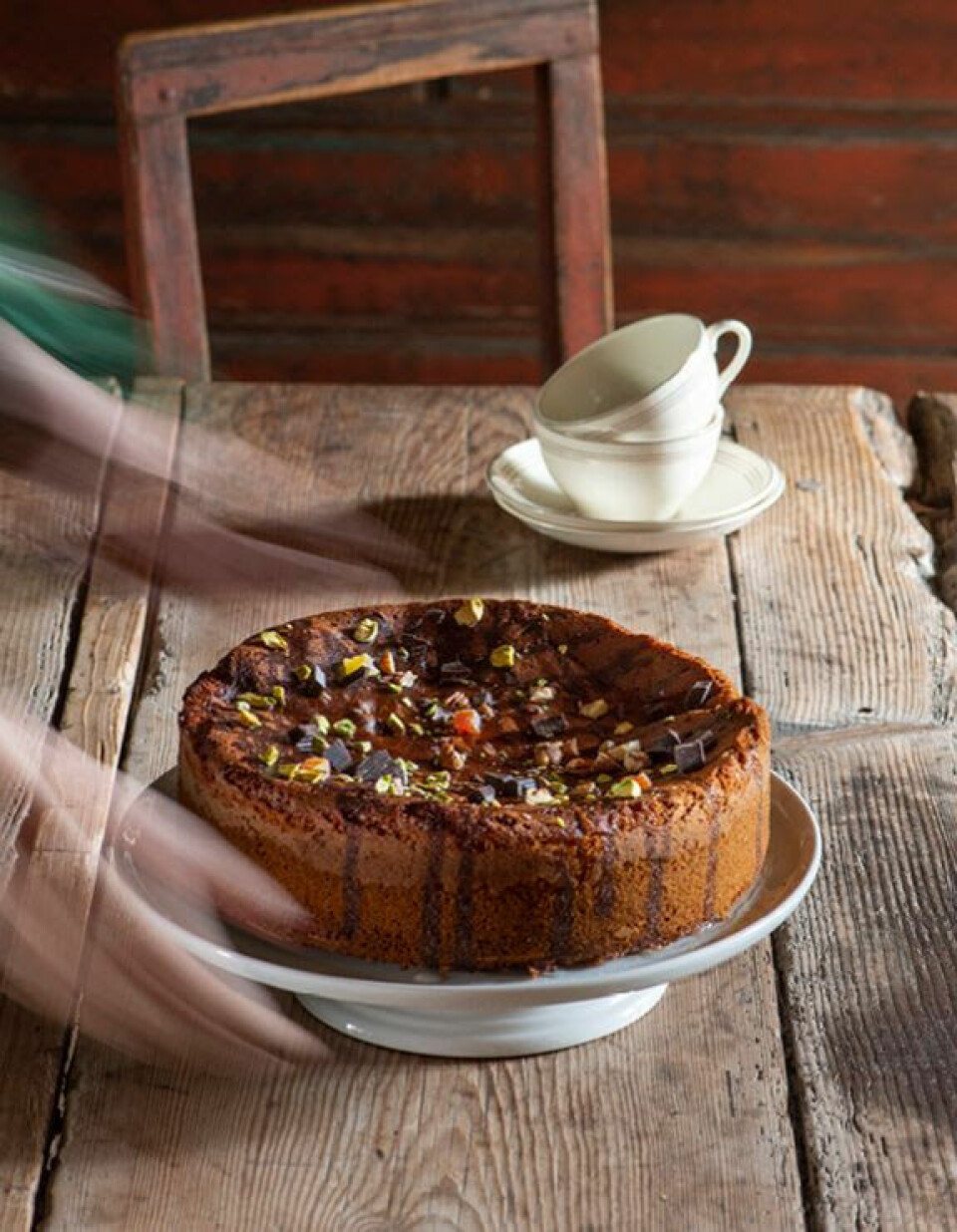 Honningkake har lange tradisjoner. Oppskriften på denne kaken kommer fra Oselia som var husjomfru hos Sam Eyde i Arendal ca 1870-1885.