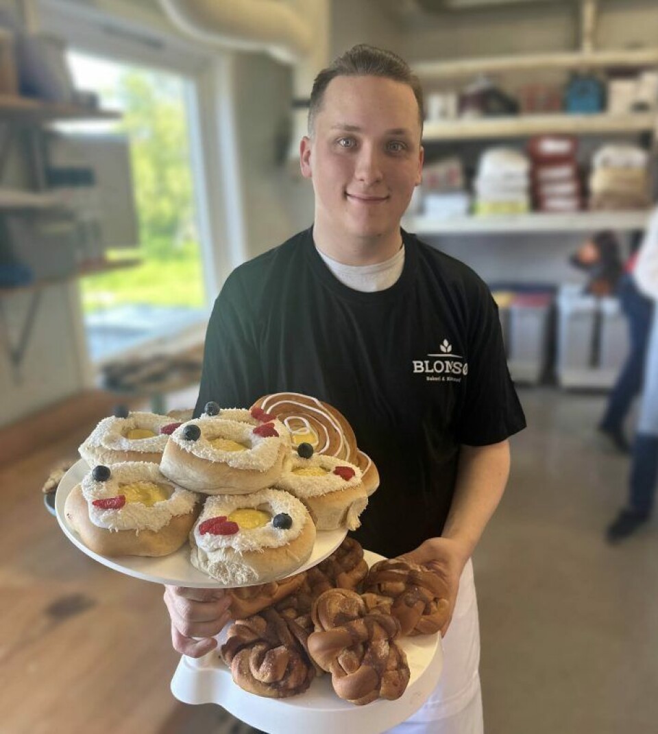 Elias bestod nylig svenneprøven i bakerfaget, og dermed har Blomsø nå tre faglærte bakere.