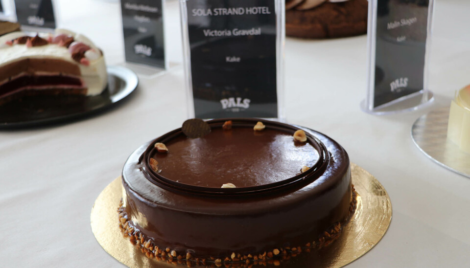 Viktoria Gravdal fra Sola Strand Hotel deltok med denne kaken. Viktoria er utøver på Konditorlandslaget og skal delta i iba.UIBC.Cup (VM) for konditorer senere i høst. Viktoria Gravdal fra Sola Strand Hotel deltok med denne kaken. Viktoria er utøver på Konditorlandslaget og skal delta i iba.UIBC.Cup (VM) for konditorer senere i høst.