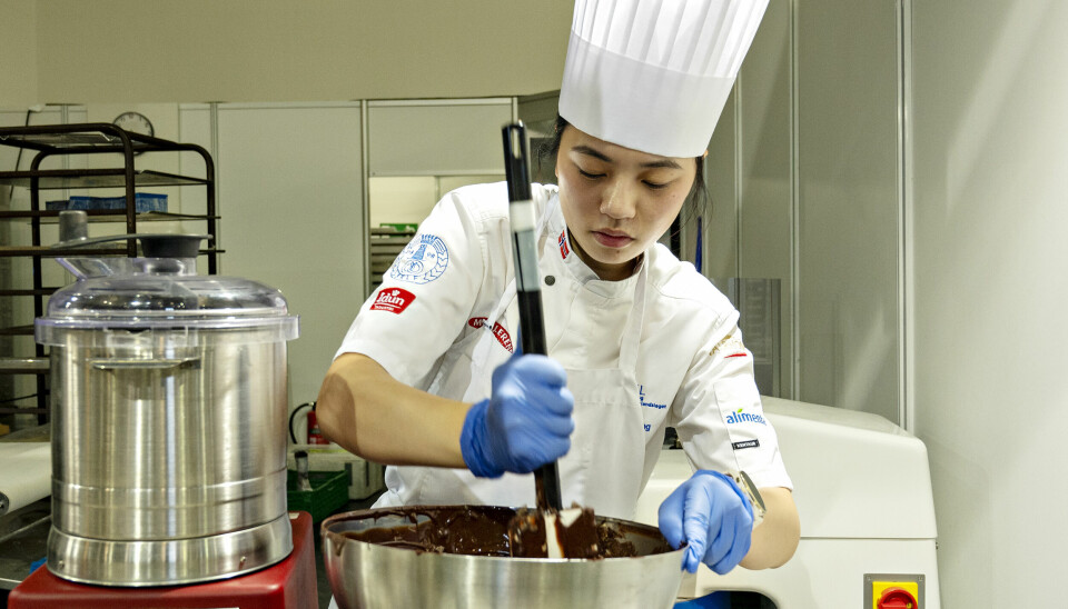 Xiao Juan Peng skal lage en showpiece i sjokolade under VM for konditorer på iba 2023.