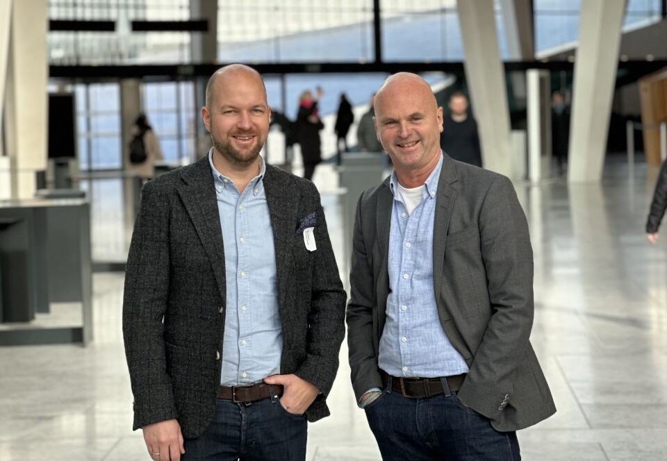 Georg Husebæk (til venstre) og Trond Aam i Din Baker gleder seg over en sterk økning i antall butikker de siste årene og øker fokuset på salgsleddet i kjeden. To menn i dressjakker