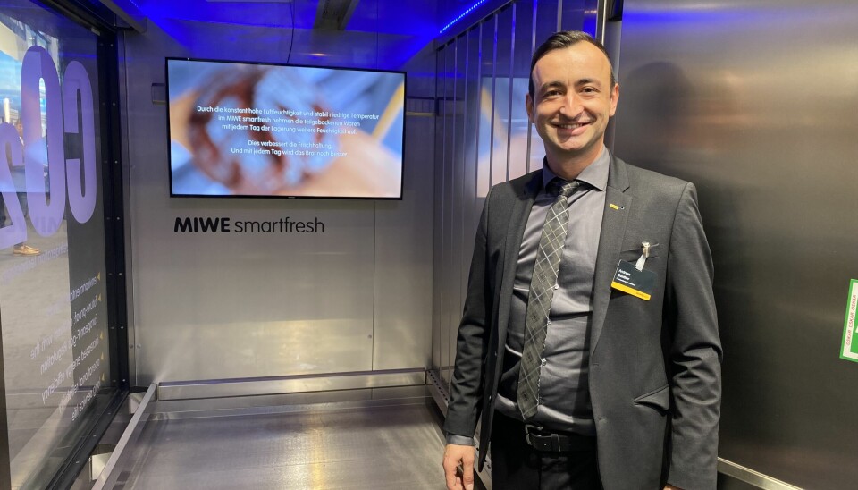Andreas Günther presenterte den nye kjøleskapsteknologien på MIWEs stand på iba 2023.