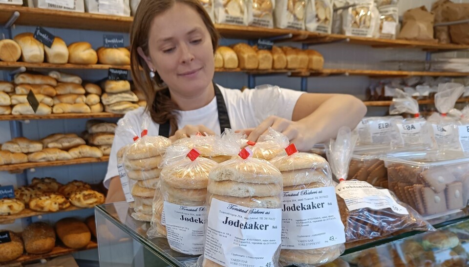 – Vi baker Jødekaker hver dag, og de selger som bare det, sier Dagny Irene Tonstad-Torsteinbø, som er tredje generasjons driver av Tonstad Bakeri.