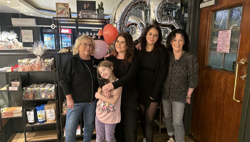 Blomsø Bakeri & Konditori feiret 65 år denne uka. Fra venstre Anita Andreassen, Maline Sofie Jenssen, Marielle Jenssen, Silje Blomsø og Sissel Blomsø Blomsø Bakeri & Konditori feiret 65 år denne uka. Fra venstre Anita Andreassen, Maline Sofie Jenssen, Marielle Jenssen, Silje Blomsø og Sissel Blomsø