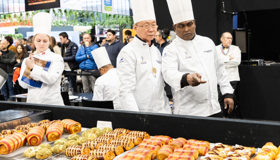 En konsentrert Trude Beate Brendehaug i arbeid som dommer i Coupe du Monde de la Boulangerie 2024.