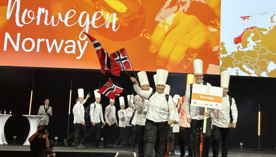 De Norske Kokkelandslagenes er på plass i Stuttgart for å kjempe om de gjeveste plassene i kokke-OL. Konkurransens 55 lag ble presentert på åpningsseremonien fredag kveld.