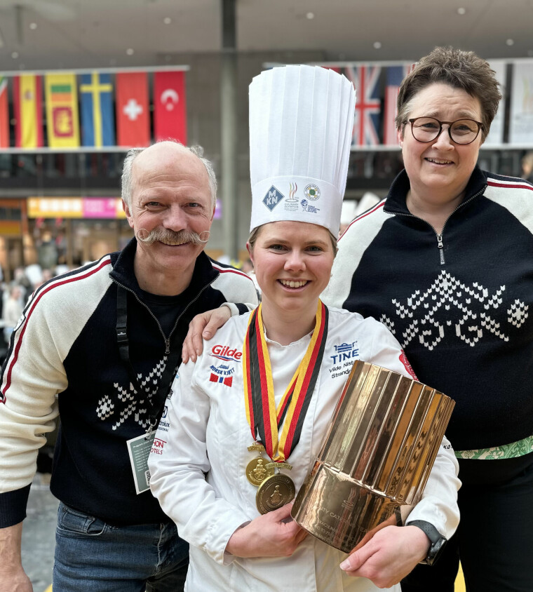 Martha Nistad og Atle Strandos har alltid fulgt datteren på konkurranser i inn og utland. I går fikk det oppleve at Vilde Nistad Strandos sitt lag tok bronse i Kokke-OL i Stuttgart.