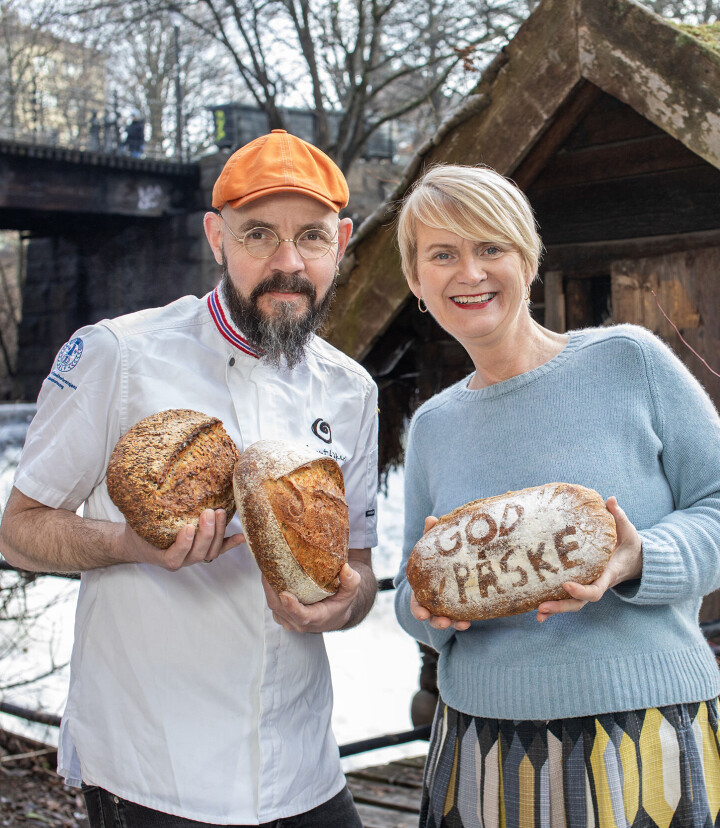 André Løvaas fra Åpent Bakeri og Torunn Nordbø i Opplysningskontoret for brød og korn er begge enige om at brød fortjener større plass på frokostbordet i påsken.