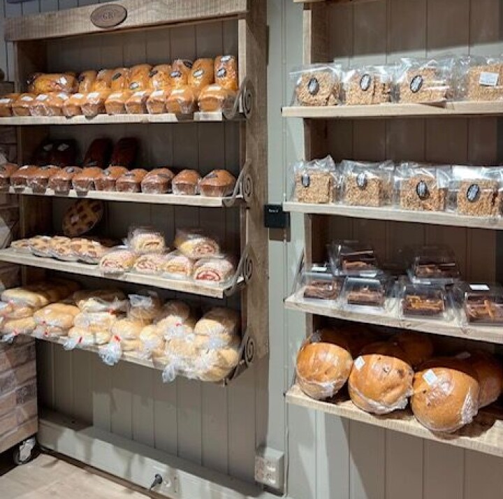 Grim Bakeri startet med 50 produkter i sortimentet. Etter den gode responsen i åpningsuka utvides det nå til 70 produkter.
