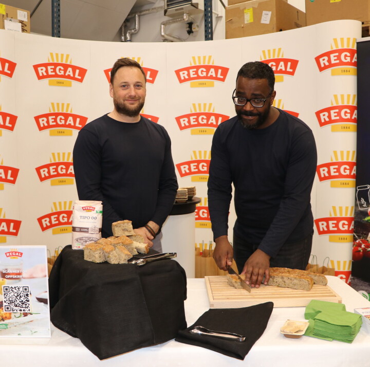 Erik Lerseth og Yusuf Mohamed i Lantännen Cerealia ville få frem at deres tipo 00 pizzamel kan brukes til mer enn bare pizza.
