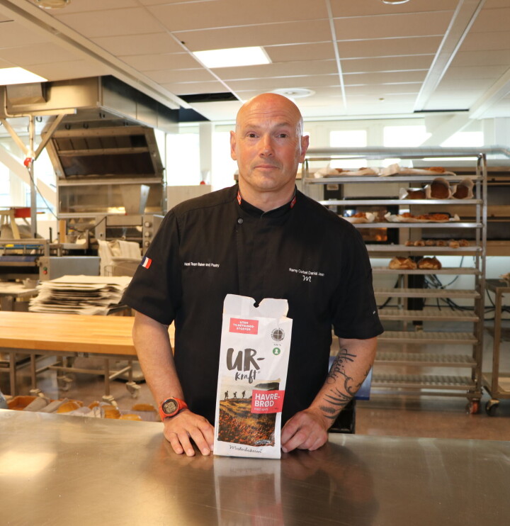 Helt uten tilsetningsstoffer: Bakermester og produktutvikler Remy Corbet i Mesterbakeren brukte lang tid på å utvikle Urkraft Havrebrød med spelt.
