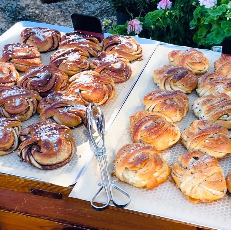 Bakerne ved Fåbro Gård jobber på spreng for å møte den enorme etterspørselen etter disse bollene.