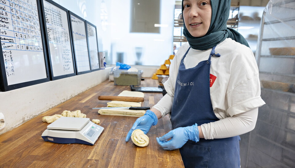 Kubra lager kanelknuter hos Kveitemjøl.