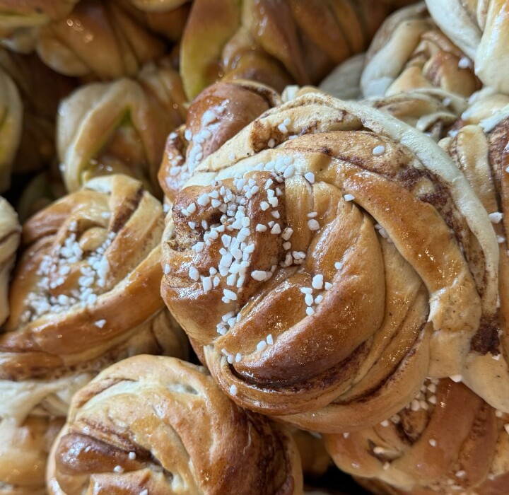 Fabriken Artisan Bakverk åpnet i Kristiansand i starten av mai, og nå har kanelbollen deres allerede blitt kåret til byens beste.