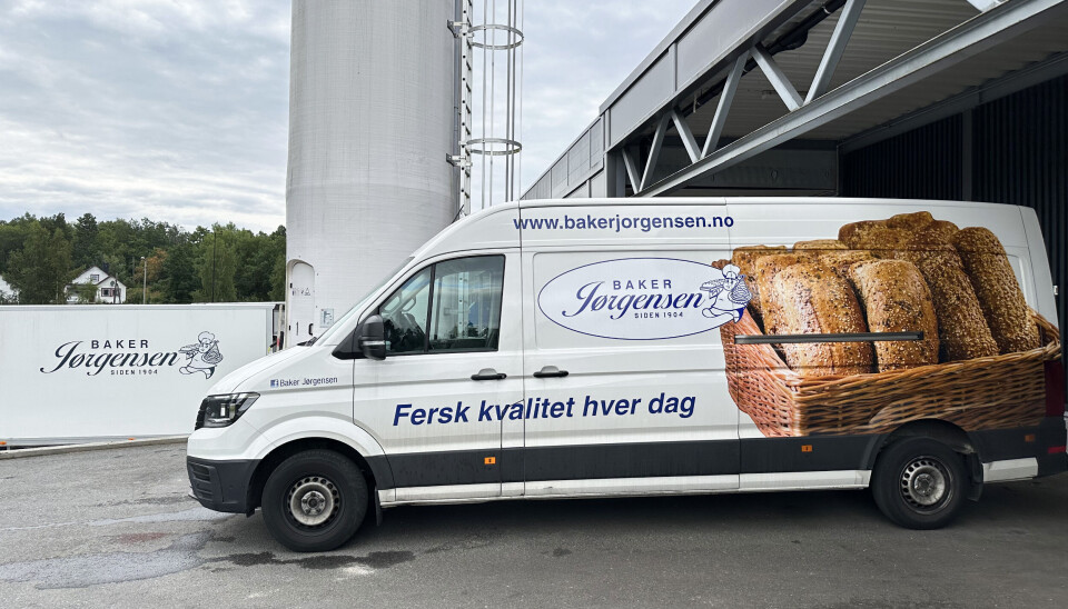 Bilene går i skytteltrafikk i årets travleste uke for bakeriet, men i sentrum av Arendal stenges gatene for trafikk klokken 09.00. Alle varer må være på plass på utslaget i sentrum tidlig om morgenen.