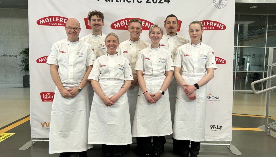 Baker- og Konditorlandslaget: Det er Philip Therkildsen (nr. 2 fra venstre) og Ingrid Knutsen (nr. 3 fra venstre) som skal forsvare Norges ære i Nordic Bakery Cup 2024 i Berlin. Baker- og Konditorlandslaget 2024.