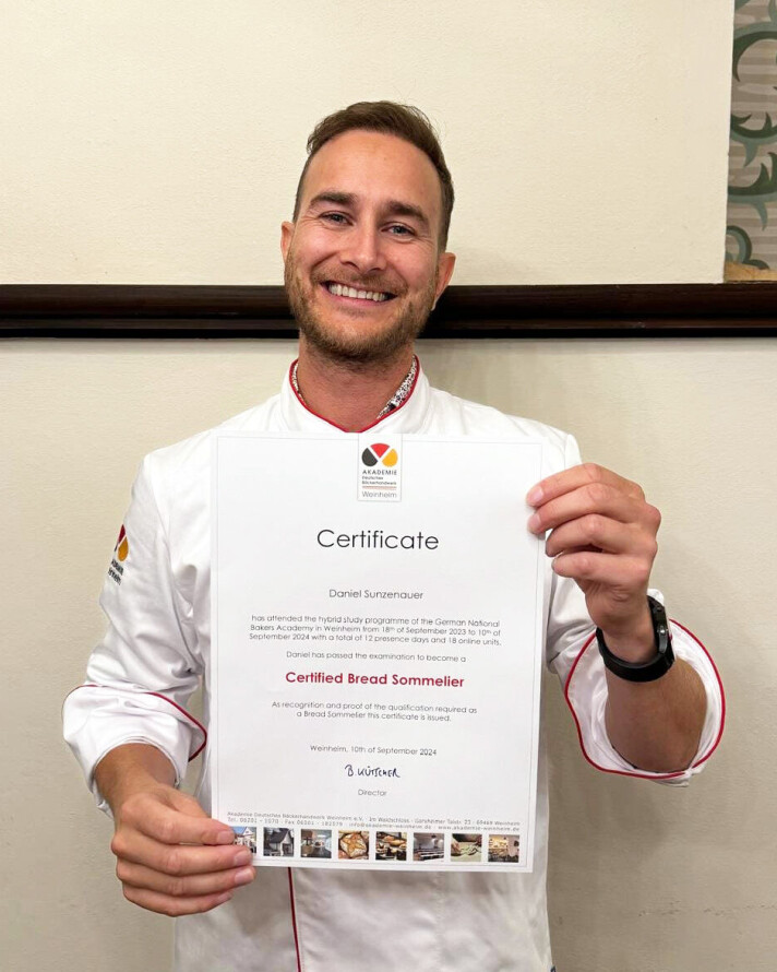 Daniel Sunzenauer, som til daglig er baker og produktutvikler i Bakehuset, ble sertifisert som brød-sommelier i september i år.