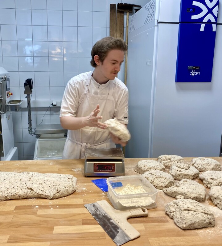 Fredrik Løkken Ingvaldsen er en av Lutlagets bakere.