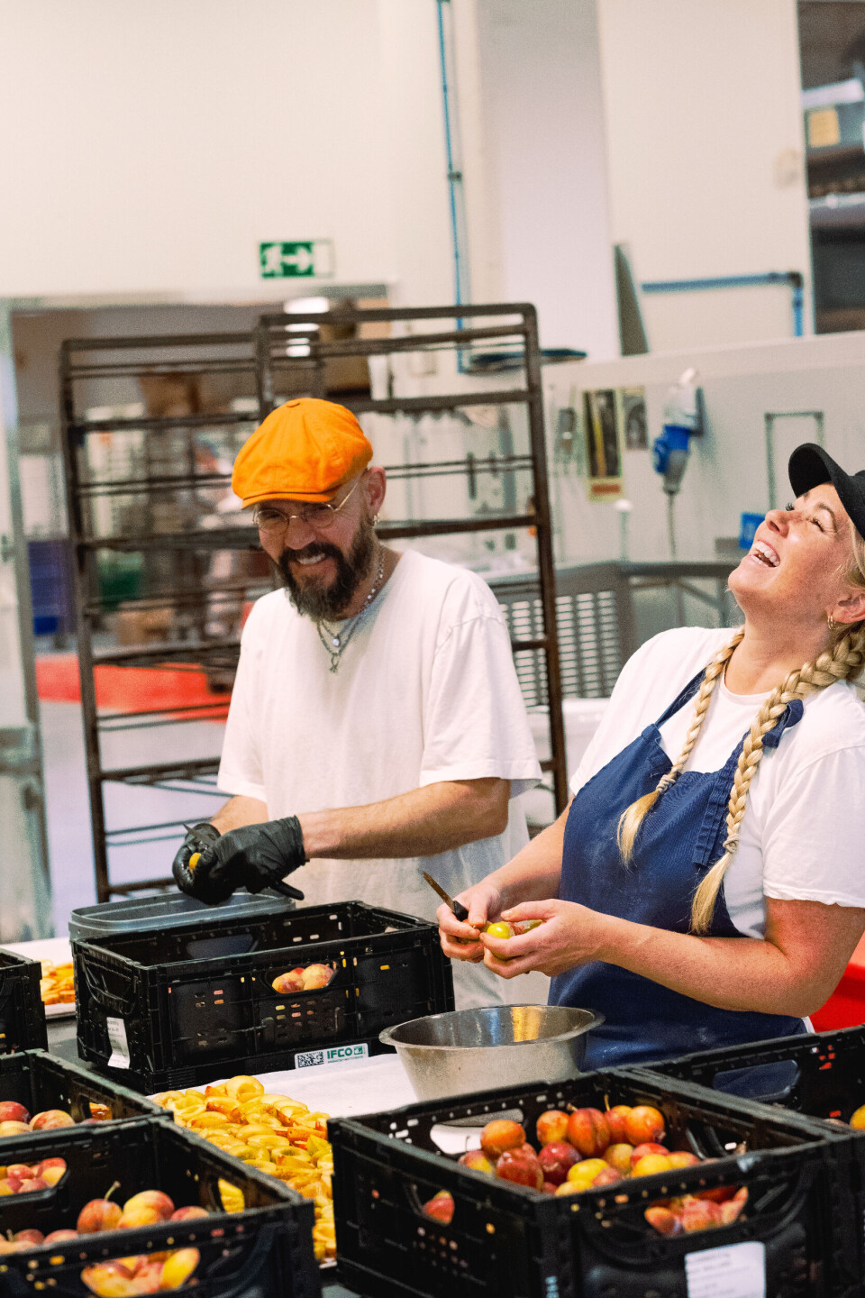 God stemning i produksjonen hos Åpent Bakeri.