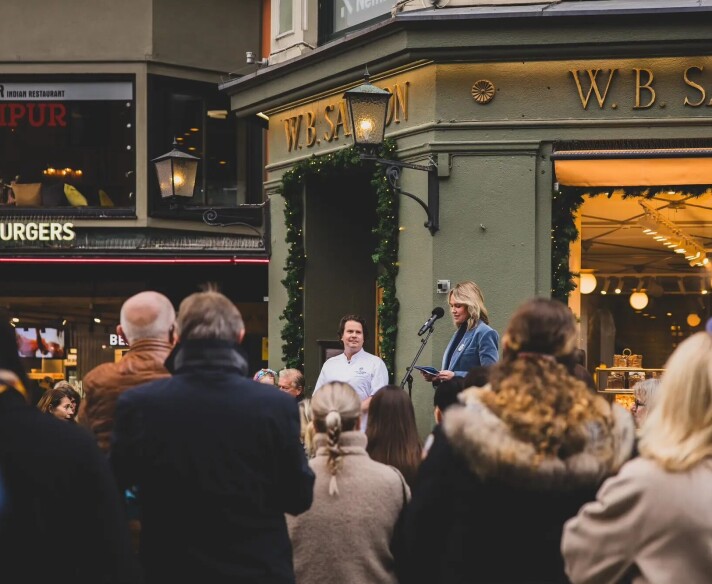 Oslos ordfører, Anne Lindboe (H), holdt tale under feiringen av W.B. Samsons 130-årsjubileum på Egertorget.