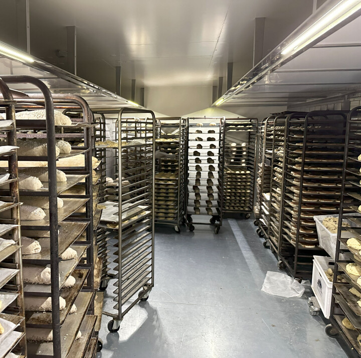 Det nye bakeriet er bygget en en betydelig overkapasitet til fremtidig vekst. Et stort kjølerom gir stor fleksibilitet i produksjonen,.