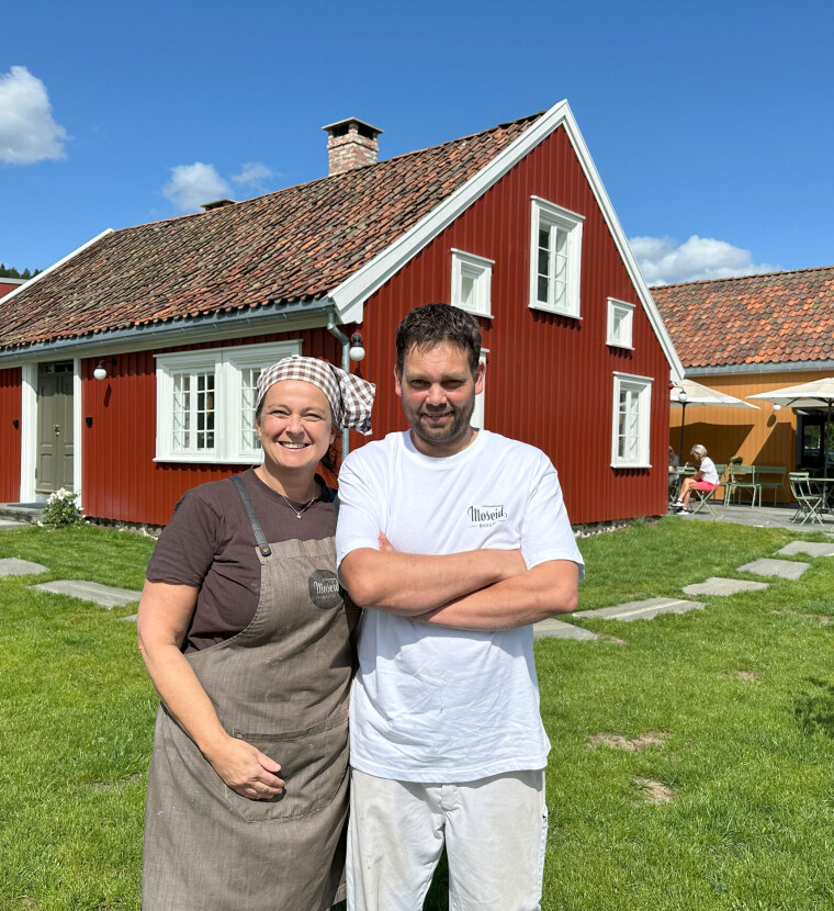 Knut Arne Moseid og Hedli Moseid har bygget nytt bakeri med hjertet. Det har kostet nærmere 70 millioner kroner og kundene strømmer til fra hele Sørlandet.