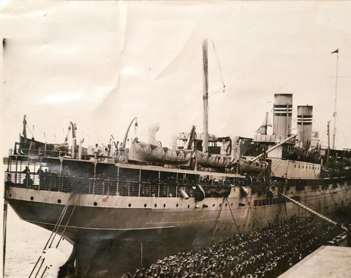 S/S Bergensfjord ankommer Nigeria med 1500 soldater i 1946.
