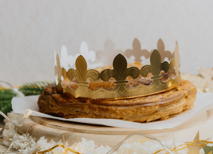 En klassisk Galette des Rois (kongekake) er laget av sprø butterdeig og fylt med frangipane, som gjerne er smaksatt med litt rom og vanilje. Inne i kaken er det gjemt en liten porselensfigur. Den som finner figuren får gullkronen og blir dagens konge eller dronning.