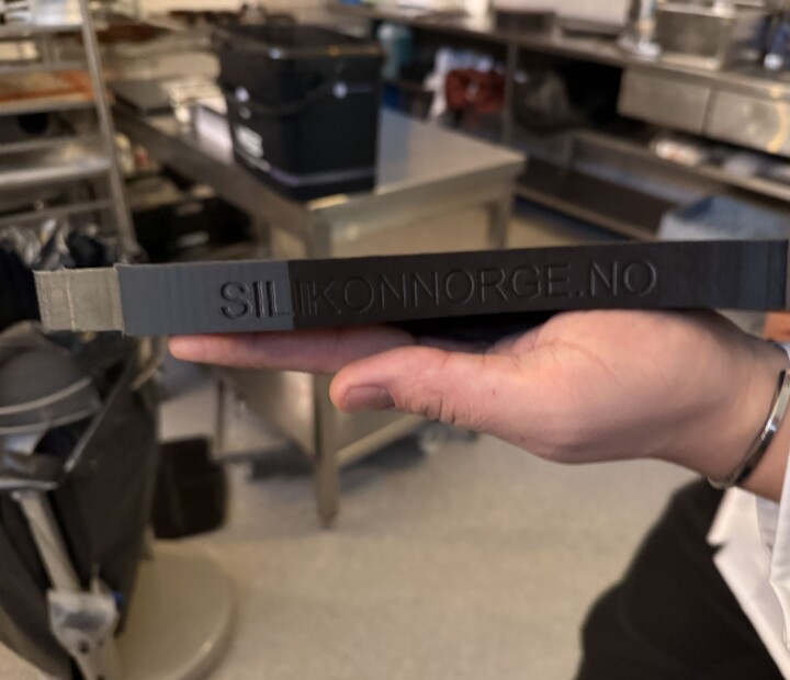 Pascal Monet lager silikonformer til seg selv og andre gjennom bigeskjeften Silikon Norge. Silikon Norge, Pascal Monet, World Chocolate Masters