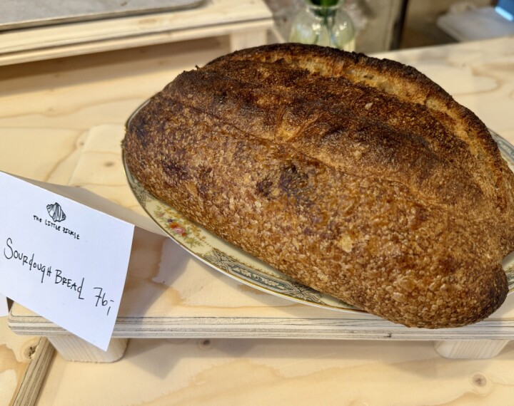 Surdeigsbrød fra The Little Pickles eget bakeri. The Little Pickle