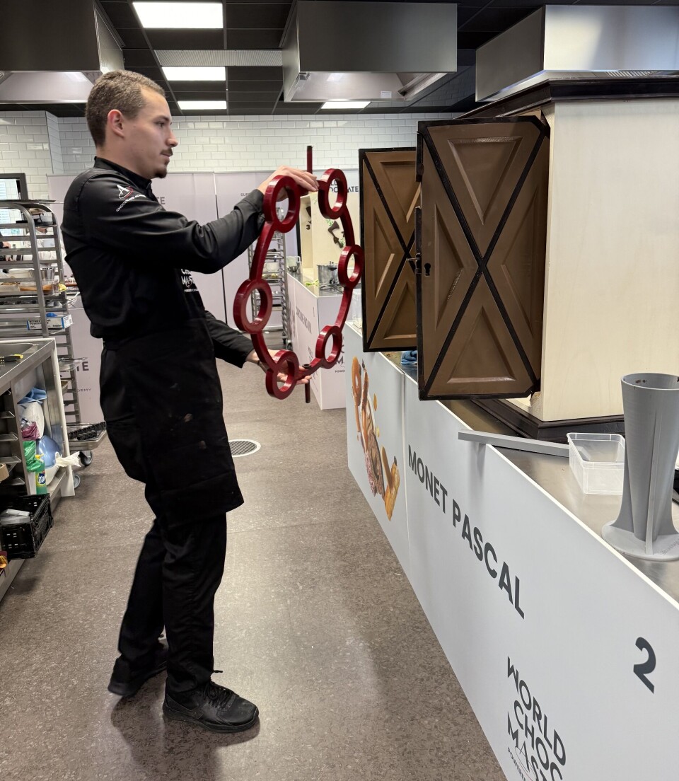 Dette elementet av Pascals showpiece knuste dessverre senere.