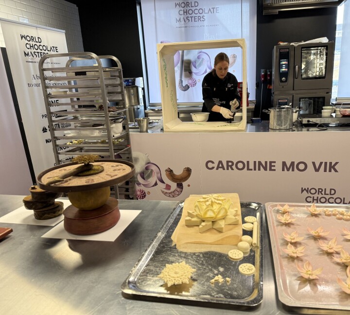 Caroline Mo Vik i aksjon under den nordiske delfinalen i World Chocolate Masters.