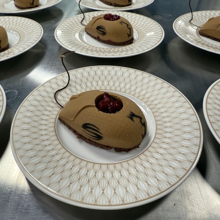 Kasper Kleihs' leverte små sjokoladekaker formet som datamus.