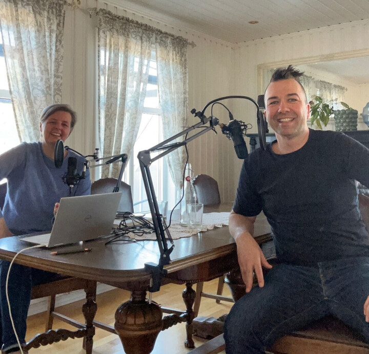 Hjemmestudio: Hver uke møtes Elin Vatnar Nilsen og Bernhard Azinger for å spille inn en ny episode av podkasten Kremsnakk om Bakermesterskapet.